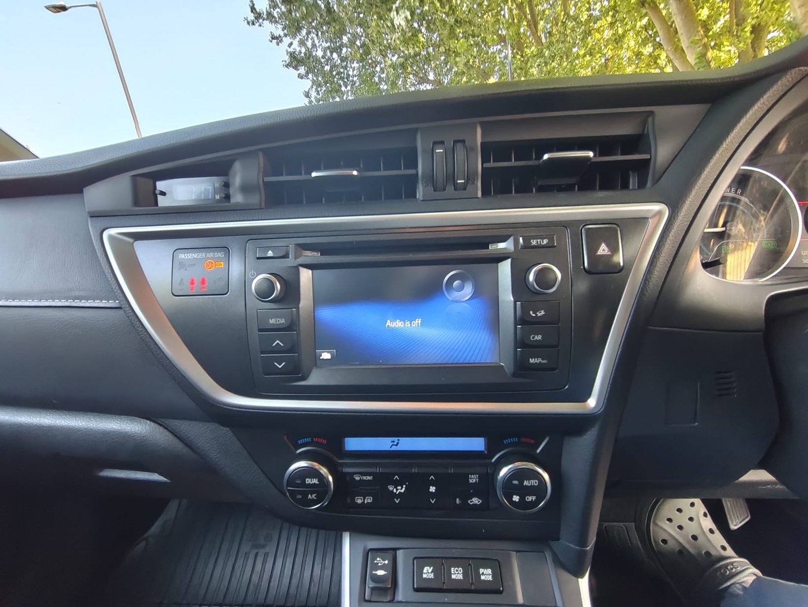 2014 - TOYOTA AURIS